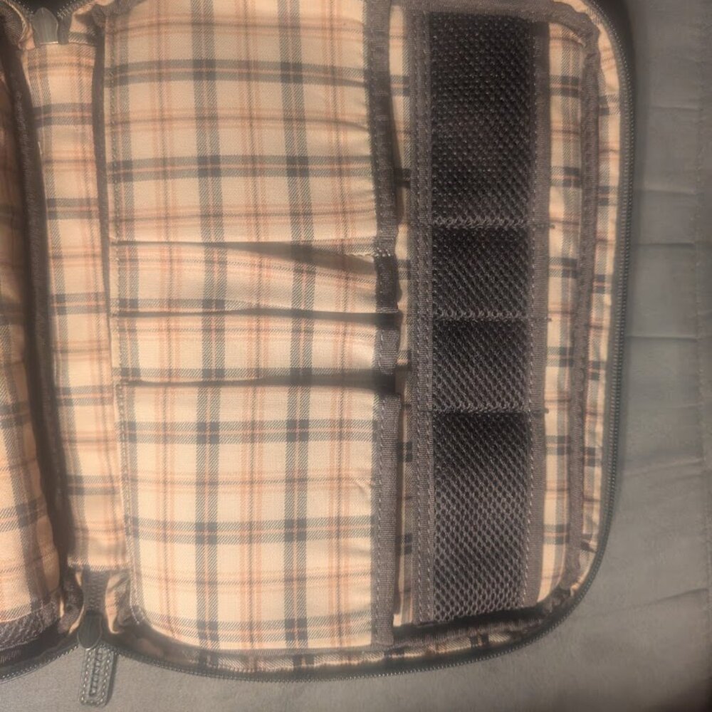 Levenger Brown Leather Travel Folio for Tablet and Accessories - Picture 6 of 8